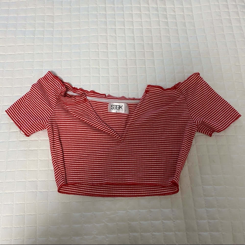 SUPER CROPPED STRIPED V-TOP